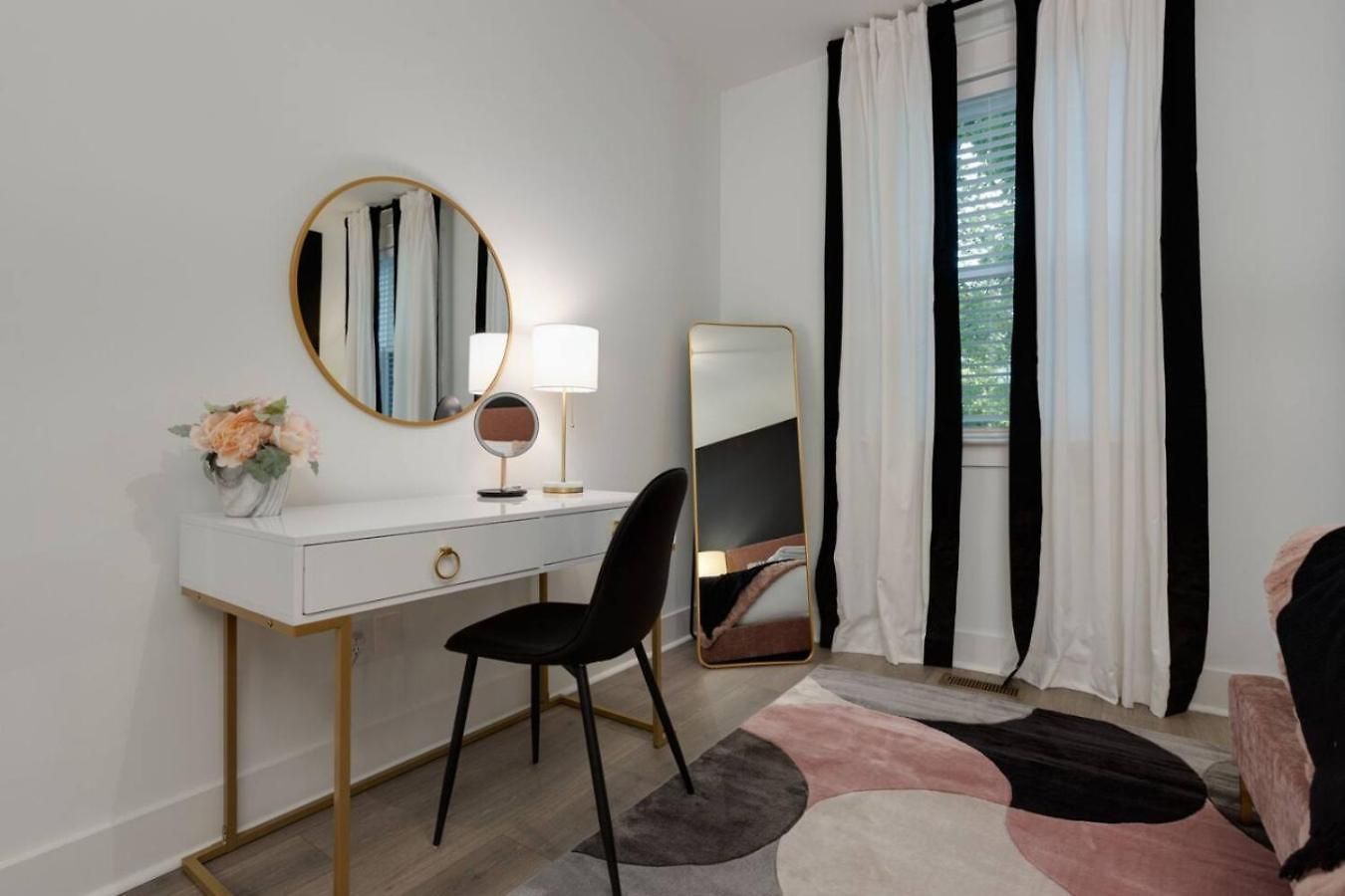 Super Luxury Maximum Space Gorgeous Decor Holiday home Nashville