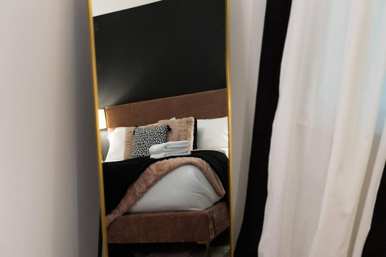 Super Luxury Maximum Space Gorgeous Decor *