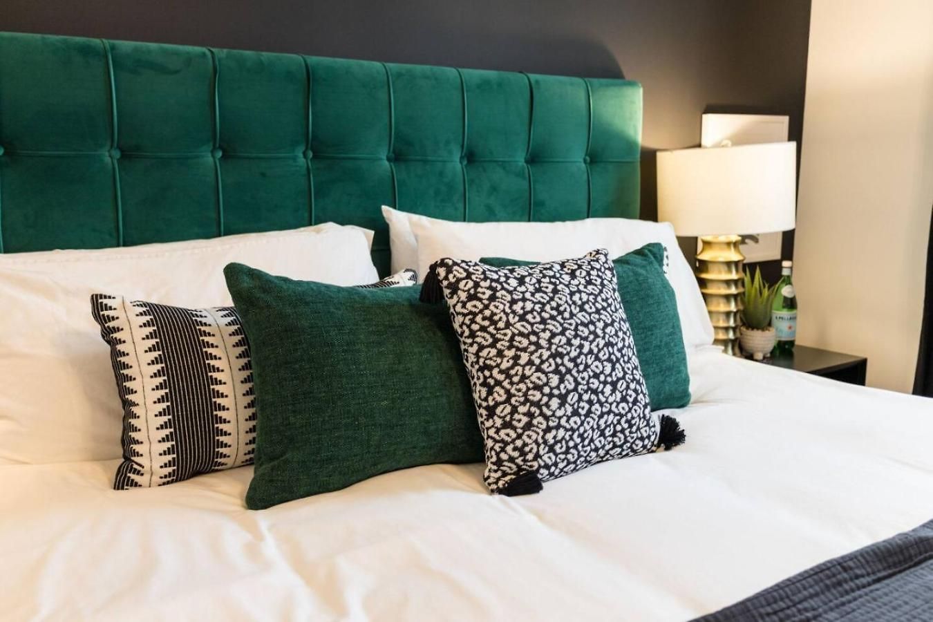 Super Luxury Maximum Space Gorgeous Decor *
