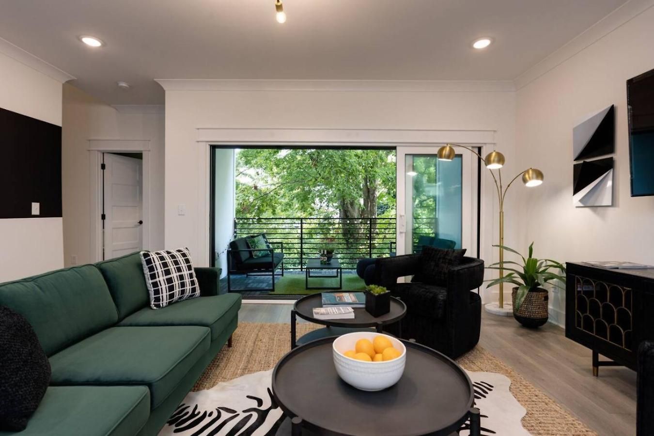 Super Luxury Maximum Space Gorgeous Decor