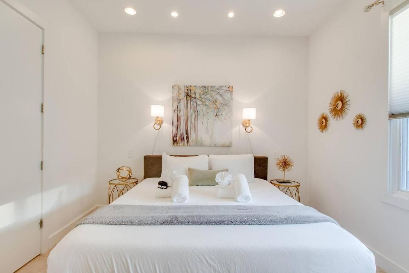 Holiday home Spacious And Sleek Amazing Location Patio Space *