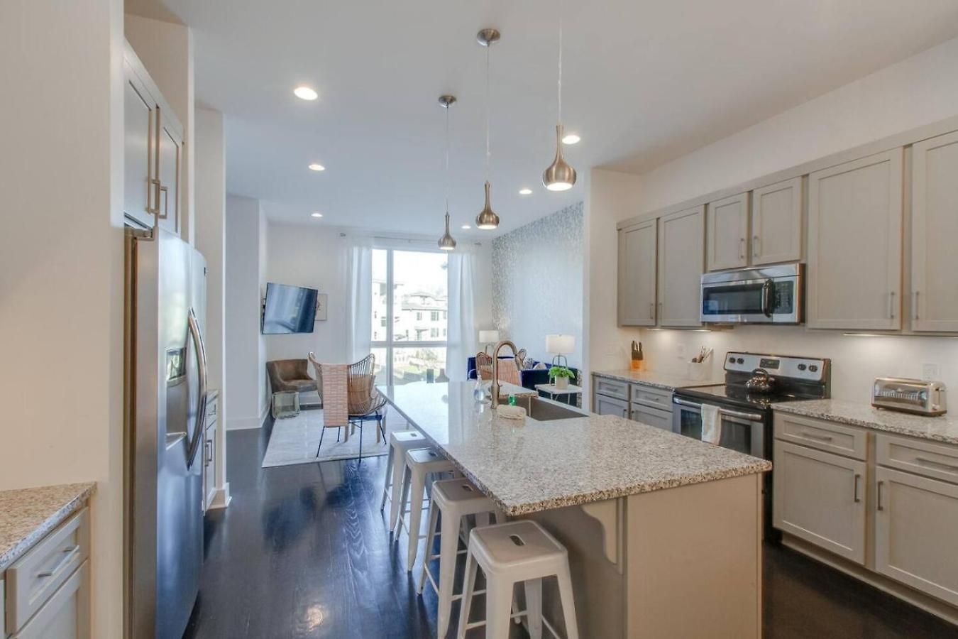 Spacious And Sleek Amazing Location Patio Space Holiday home Nashville