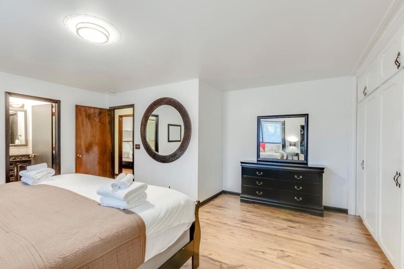 Ultra Super Spot With Pool Holiday home
