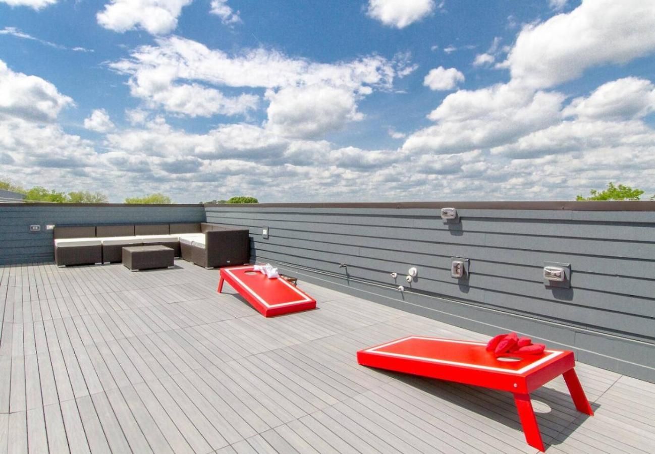 Holiday home Ultra Large Deck Skyline Views *