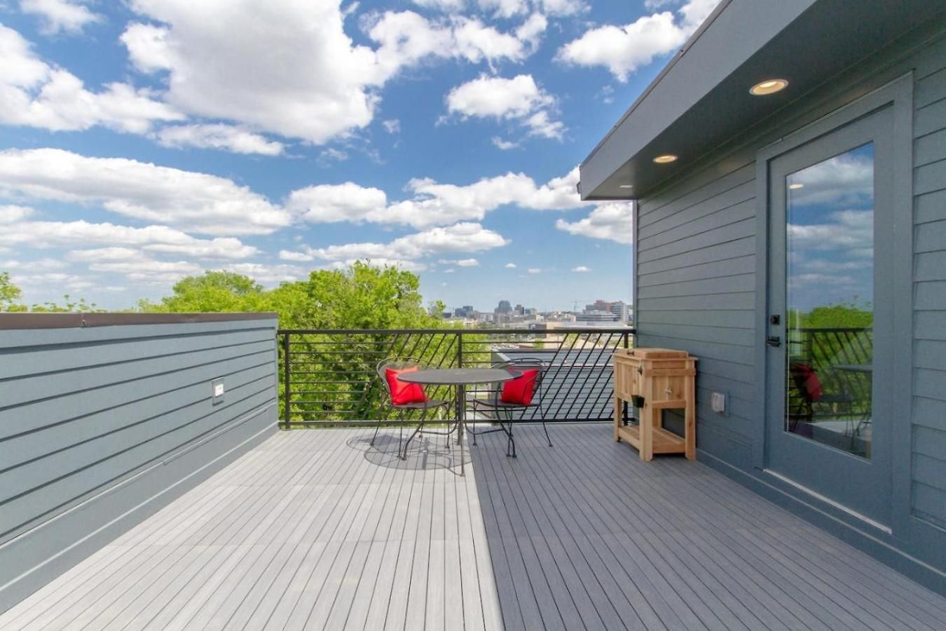 Holiday home Ultra Large Deck Skyline Views *