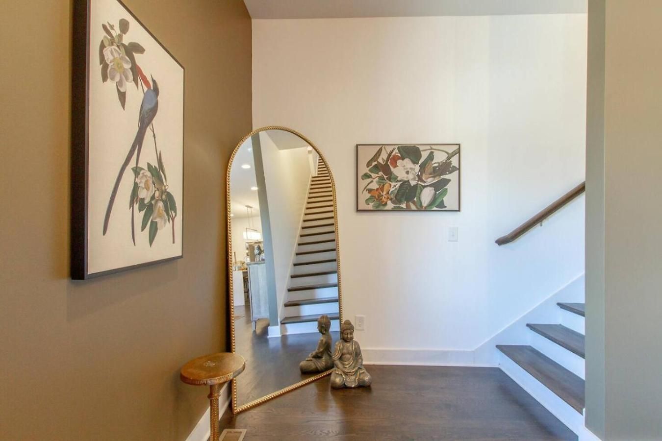 Modern Townhome With Gorgeous Patio Space
