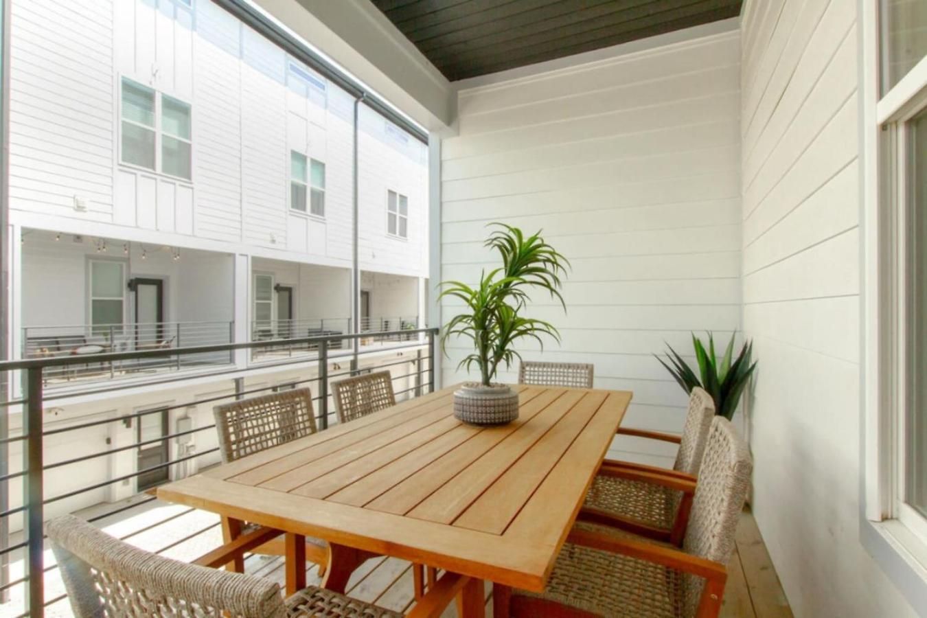 Urban Living- Rooftop Hangout- Hillsboro Village Holiday home