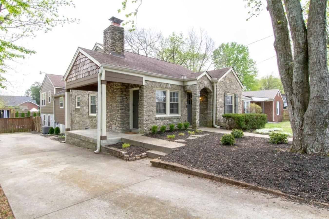East Retreat Large Pool Outdoor Oasis Holiday home Nashville