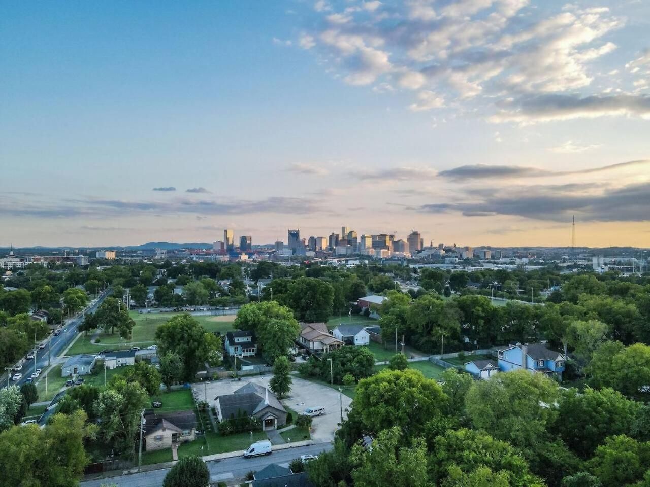 East Nash Superstar- Skyline Views Terrace- Mural Holiday home