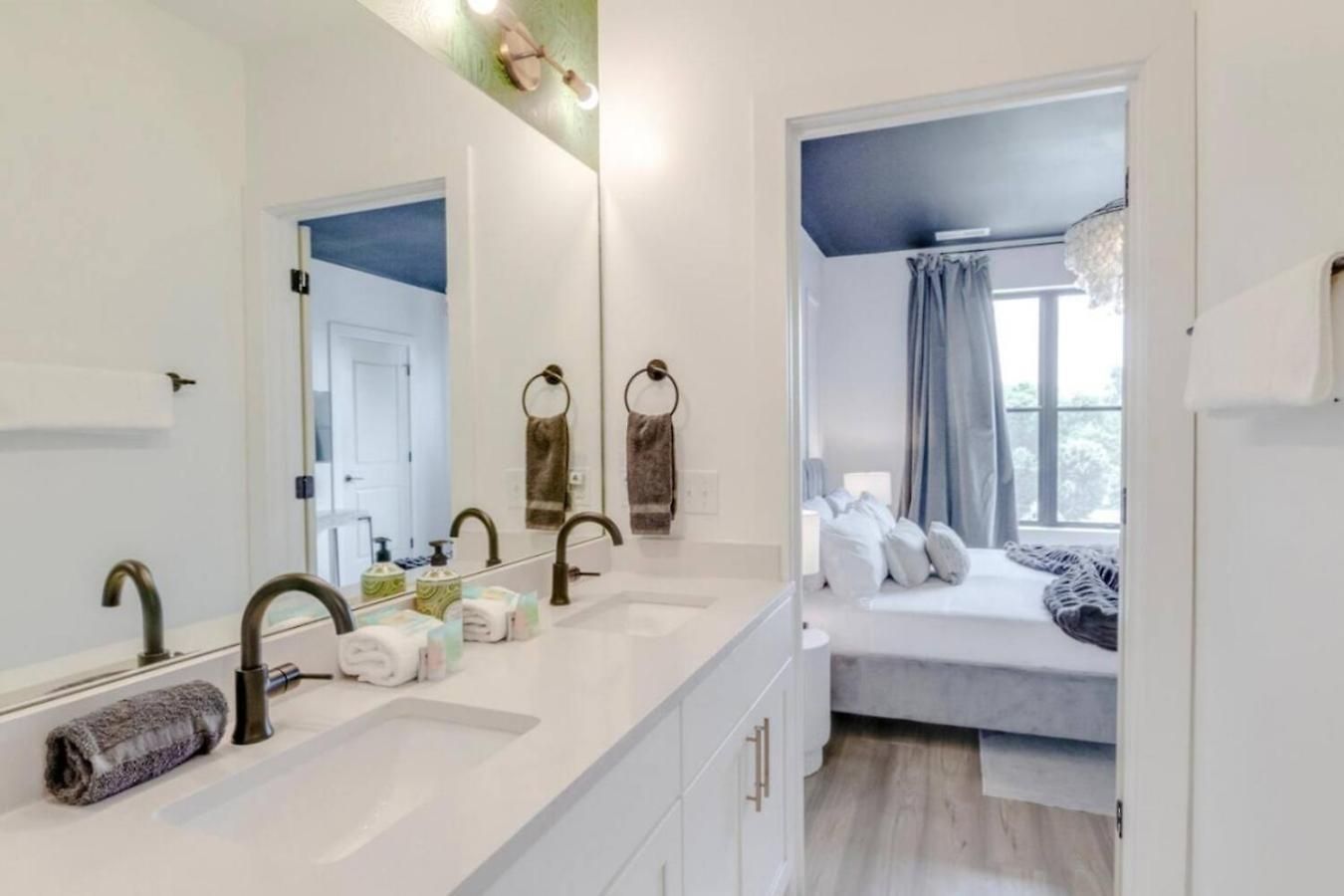East Nash Superstar- Skyline Views Terrace- Mural Holiday home Nashville