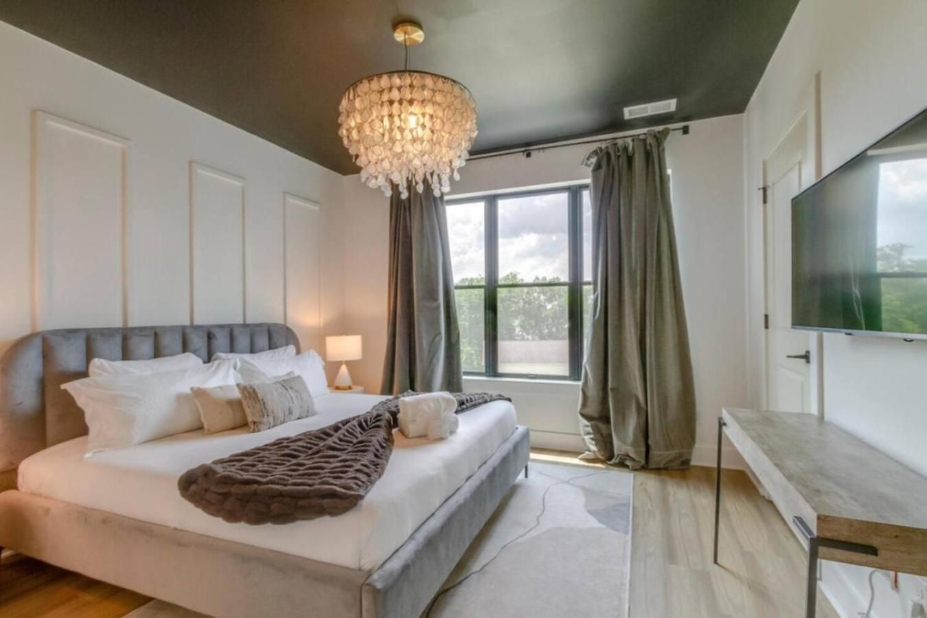 East Nash Superstar- Skyline Views Terrace- Mural Holiday home Nashville