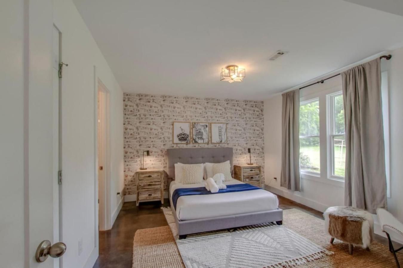 Howdy House New And Trendy With Rooftop Deck Holiday home Nashville