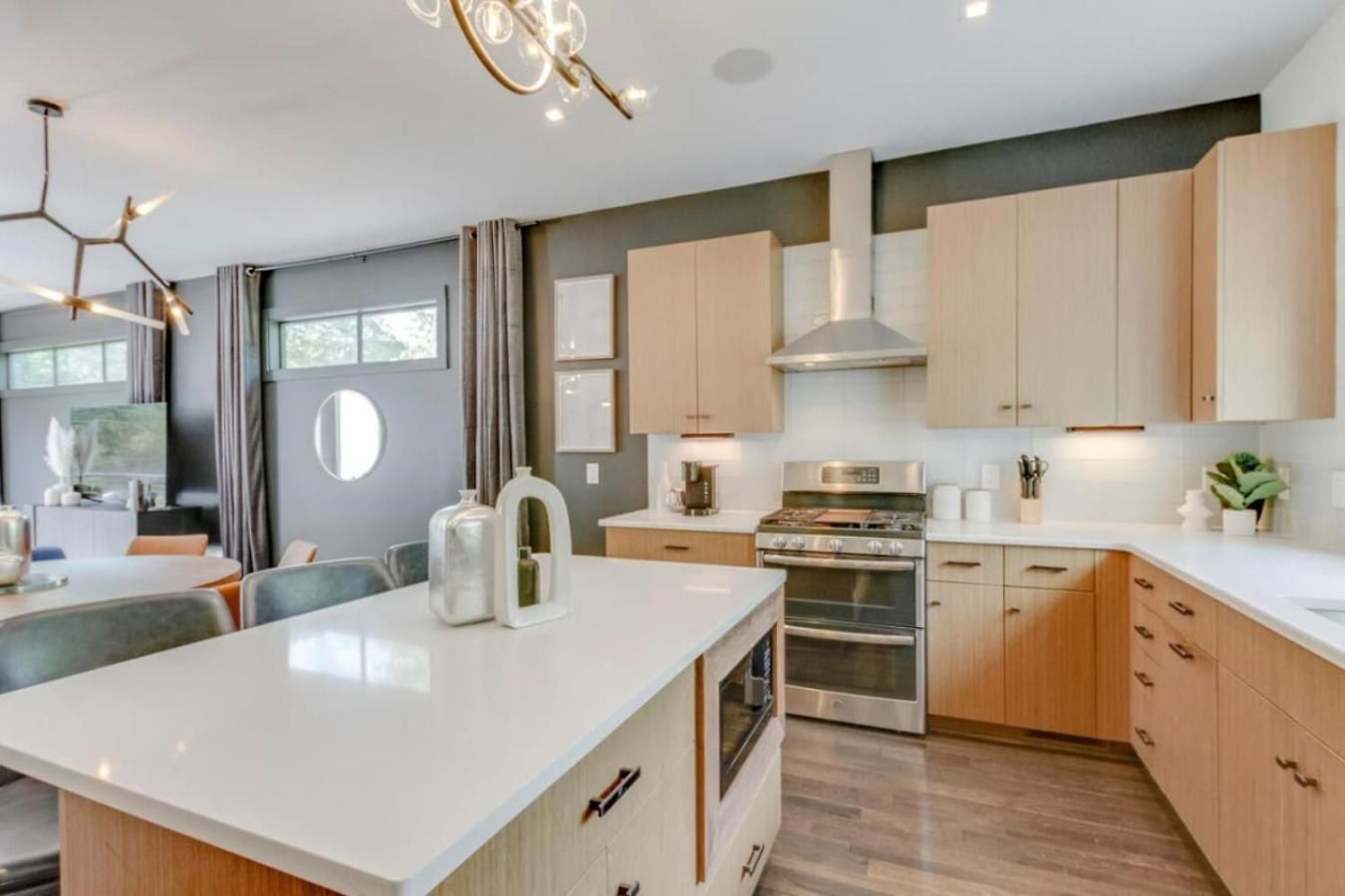 North Hideaway- Game Room- Spacious Holiday home