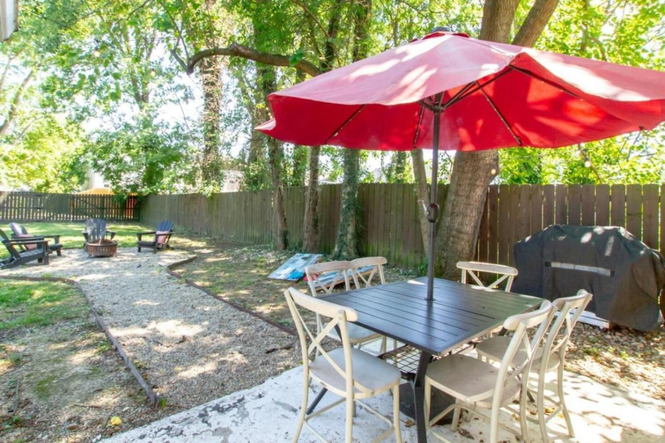 East Nash Enclave Movie Private Yard *