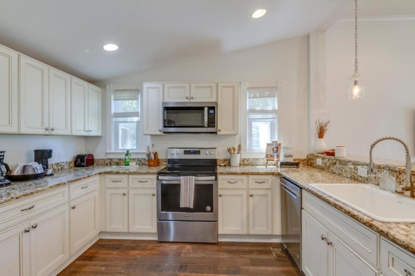 East Nash Enclave Movie Private Yard Nashville