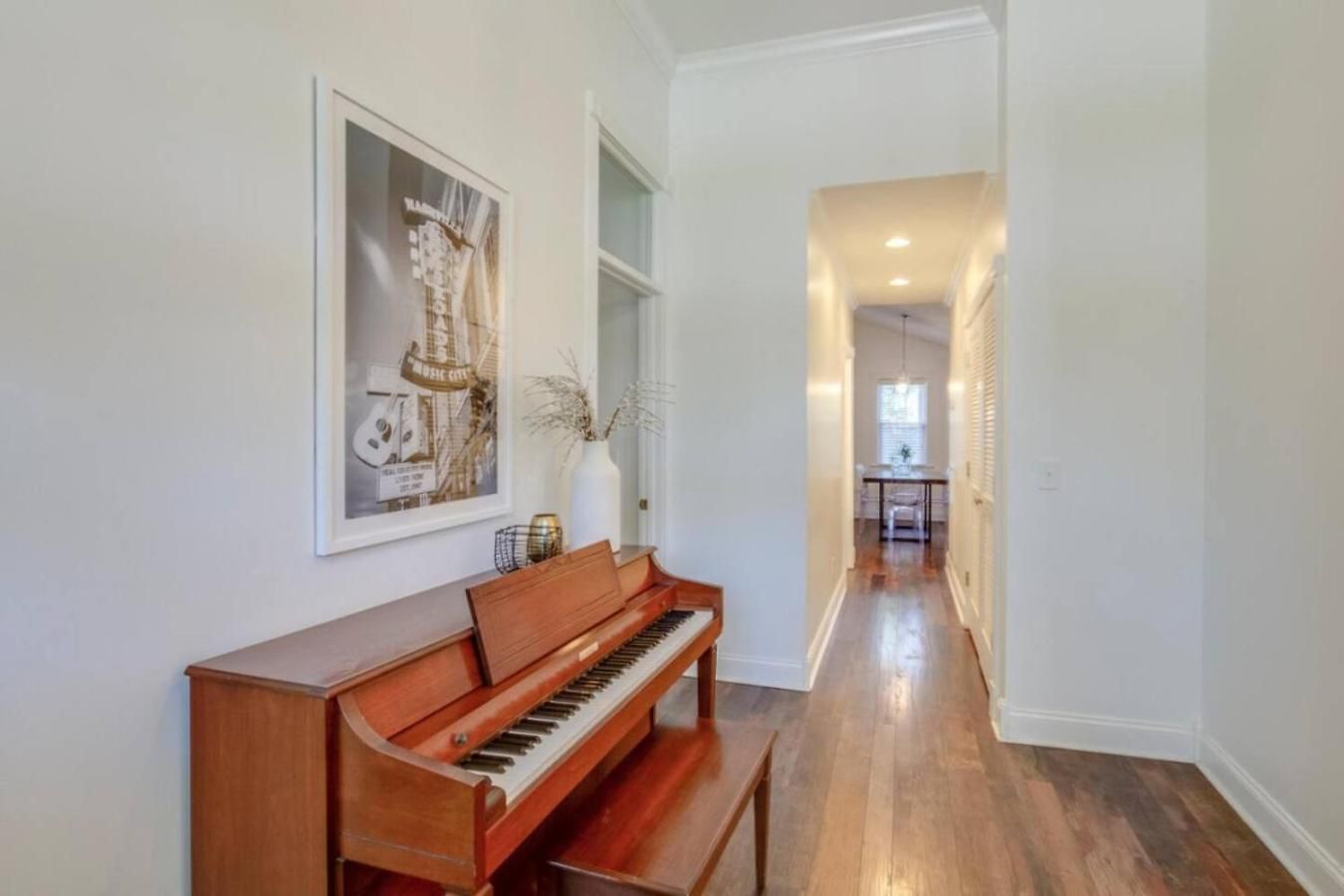 East Nash Enclave Movie Private Yard *