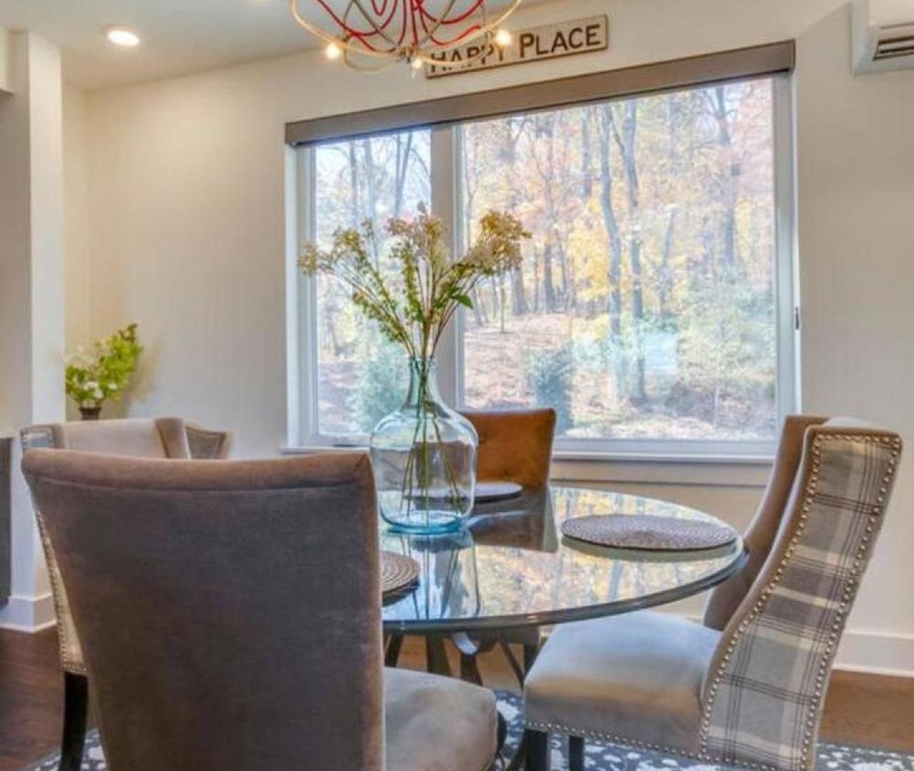 Sleek Large Retreat 9 Beds Modern Kitchen Holiday home Nashville