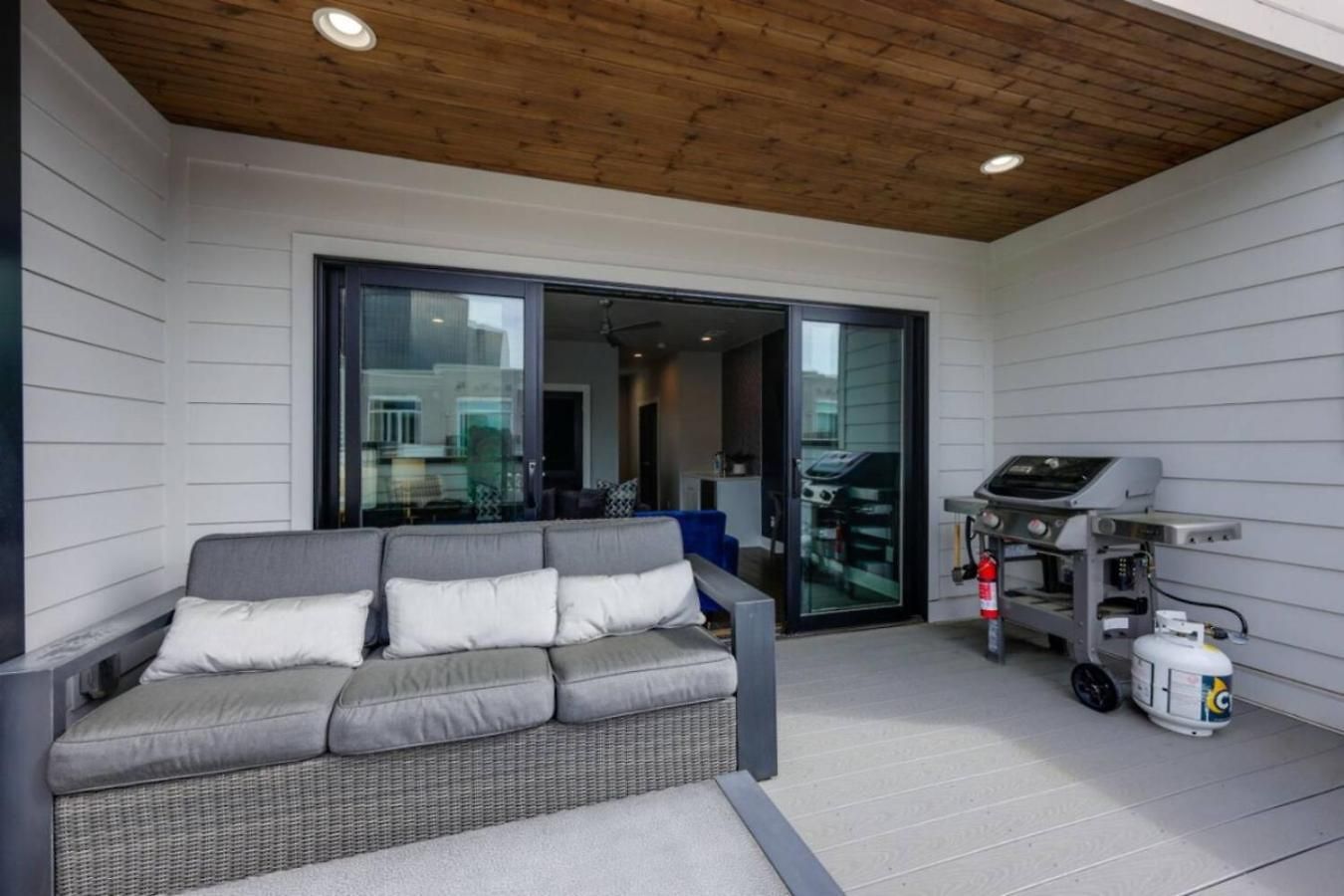 Sapphire Loft 4 Bedroom 4.5 Bath Rooftop Patio Holiday home