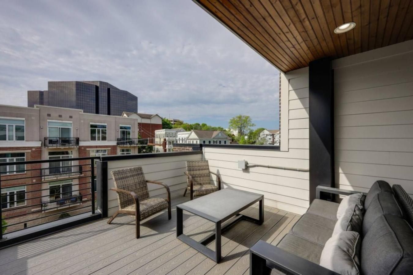 Sapphire Loft 4 Bedroom 4.5 Bath Rooftop Patio Holiday home