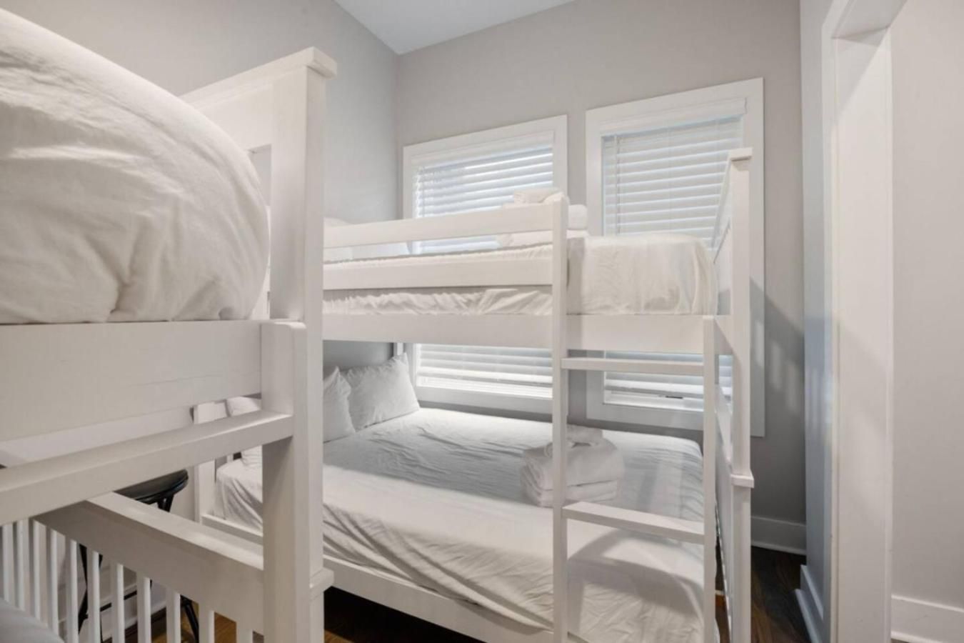 Sapphire Loft 4 Bedroom 4.5 Bath Rooftop Patio Holiday home Nashville