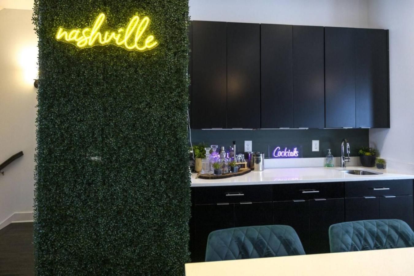 Nashvilla Townhome Gigantic Rooftop Pure Luxury Holiday home *