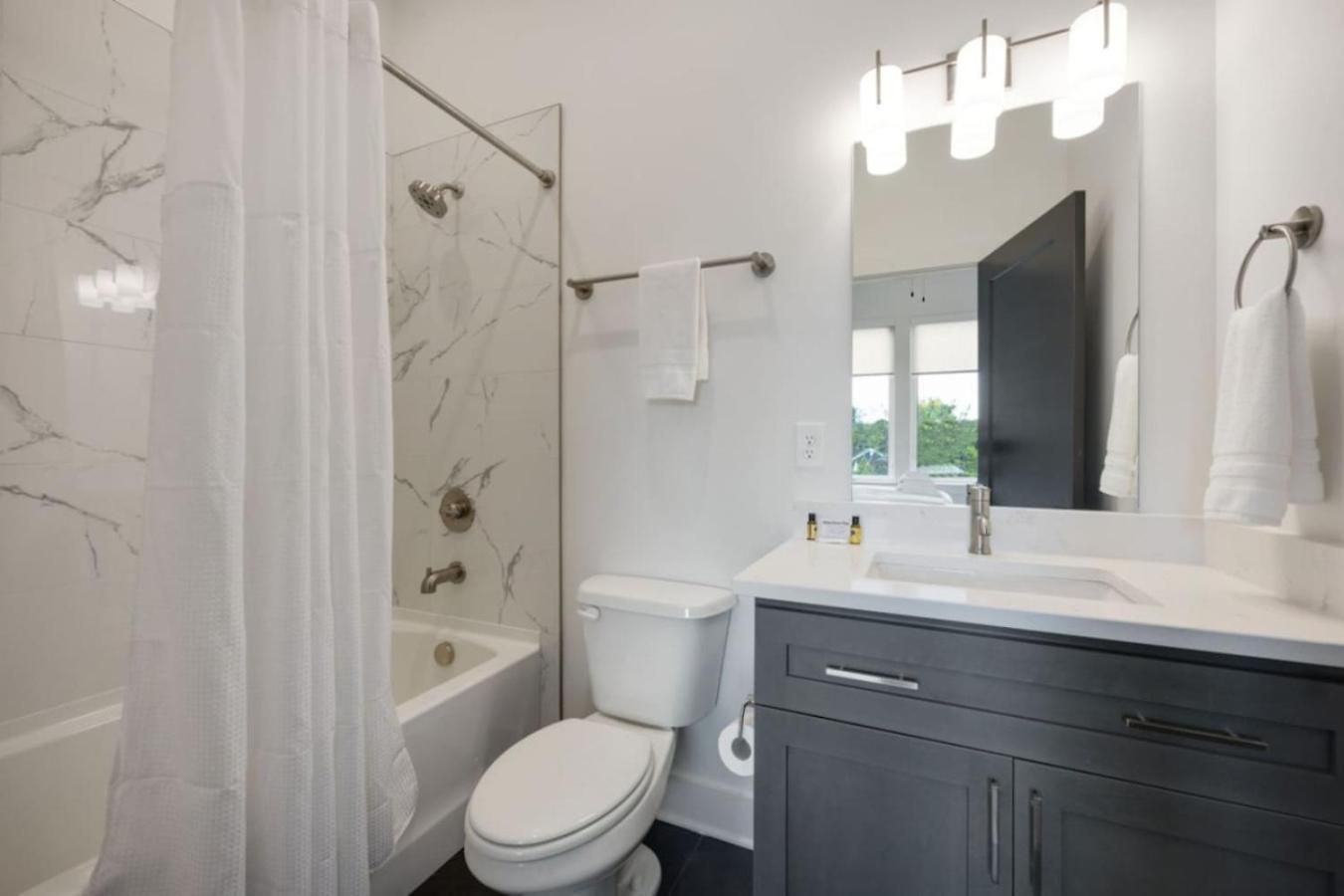 The Ryman 4 Bedroom Haven With Scenic Rooftop *