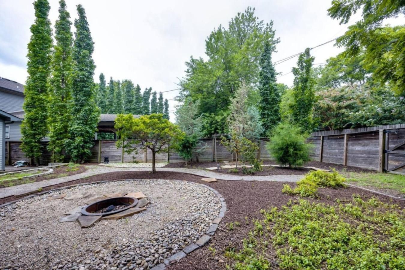 Tranquil East Nash Escape - Pool Table