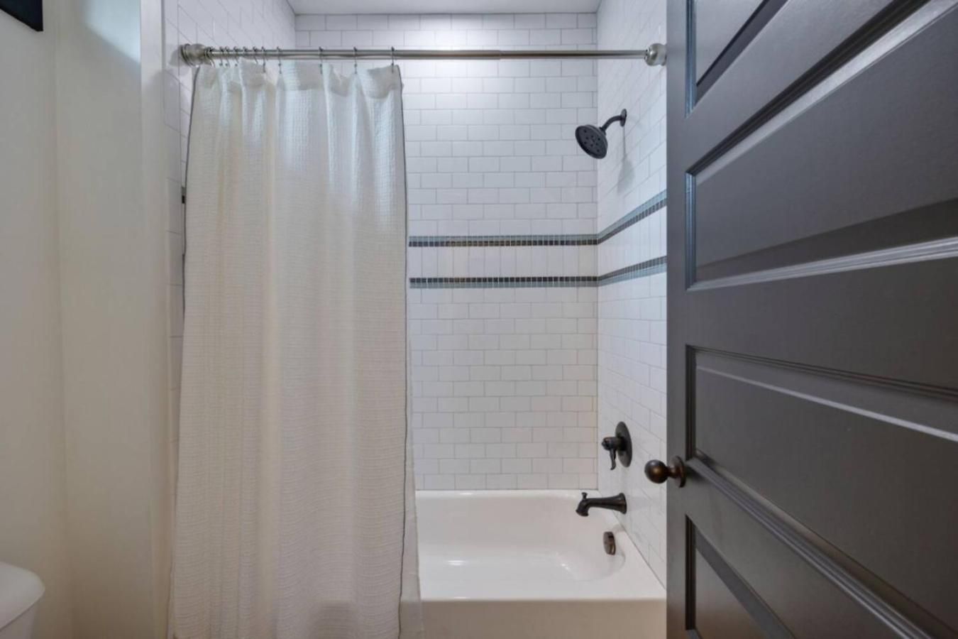 Tranquil East Nash Escape - Pool Table Holiday home *