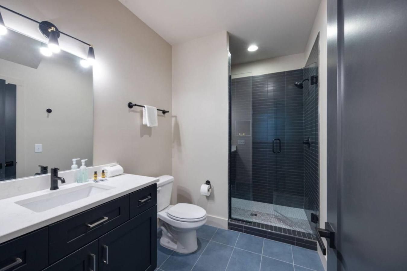 Cowgirl Up 4bd 4.5bth Rooftop Views