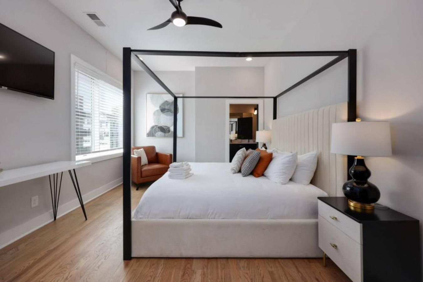 Luxe Rooftop Lounge With Views And Games Holiday home