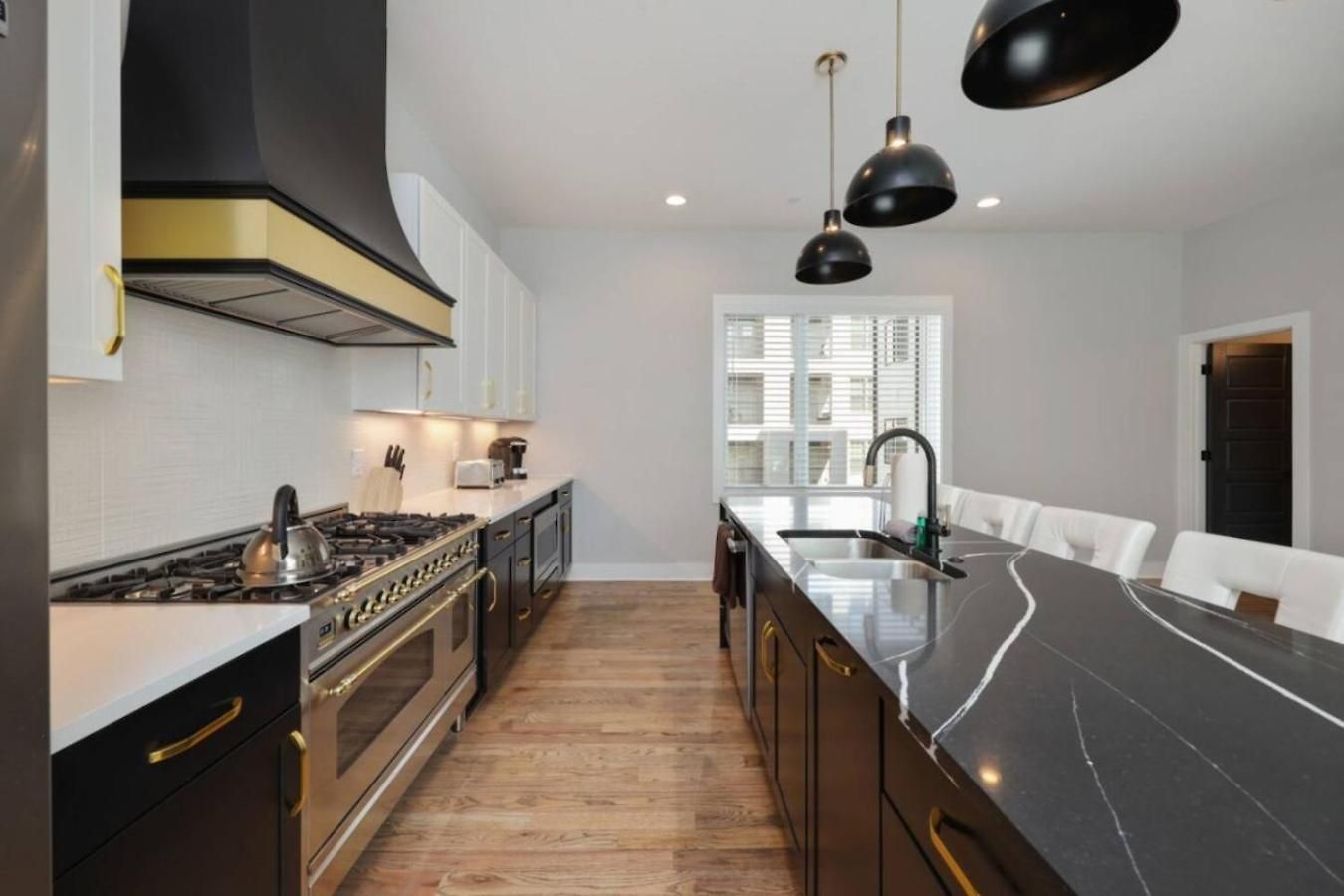 Luxe Rooftop Lounge With Views And Games Holiday home *