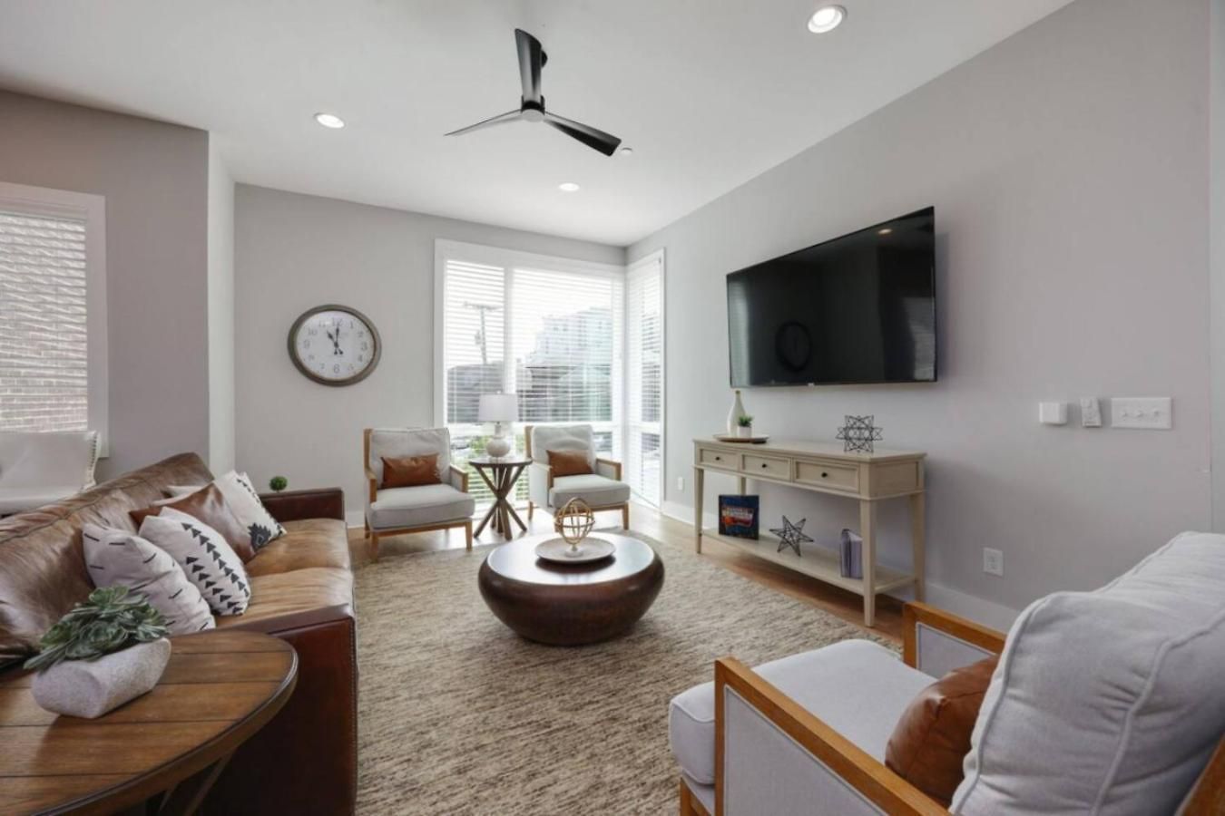 Holiday home Luxe Rooftop Lounge With Views And Games