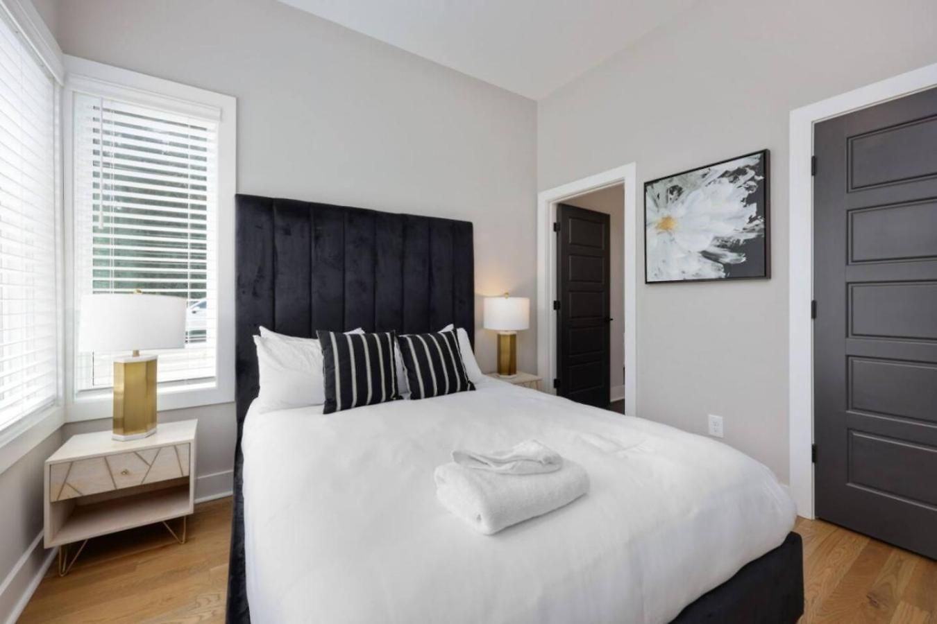 Luxe Rooftop Lounge With Views And Games Holiday home *