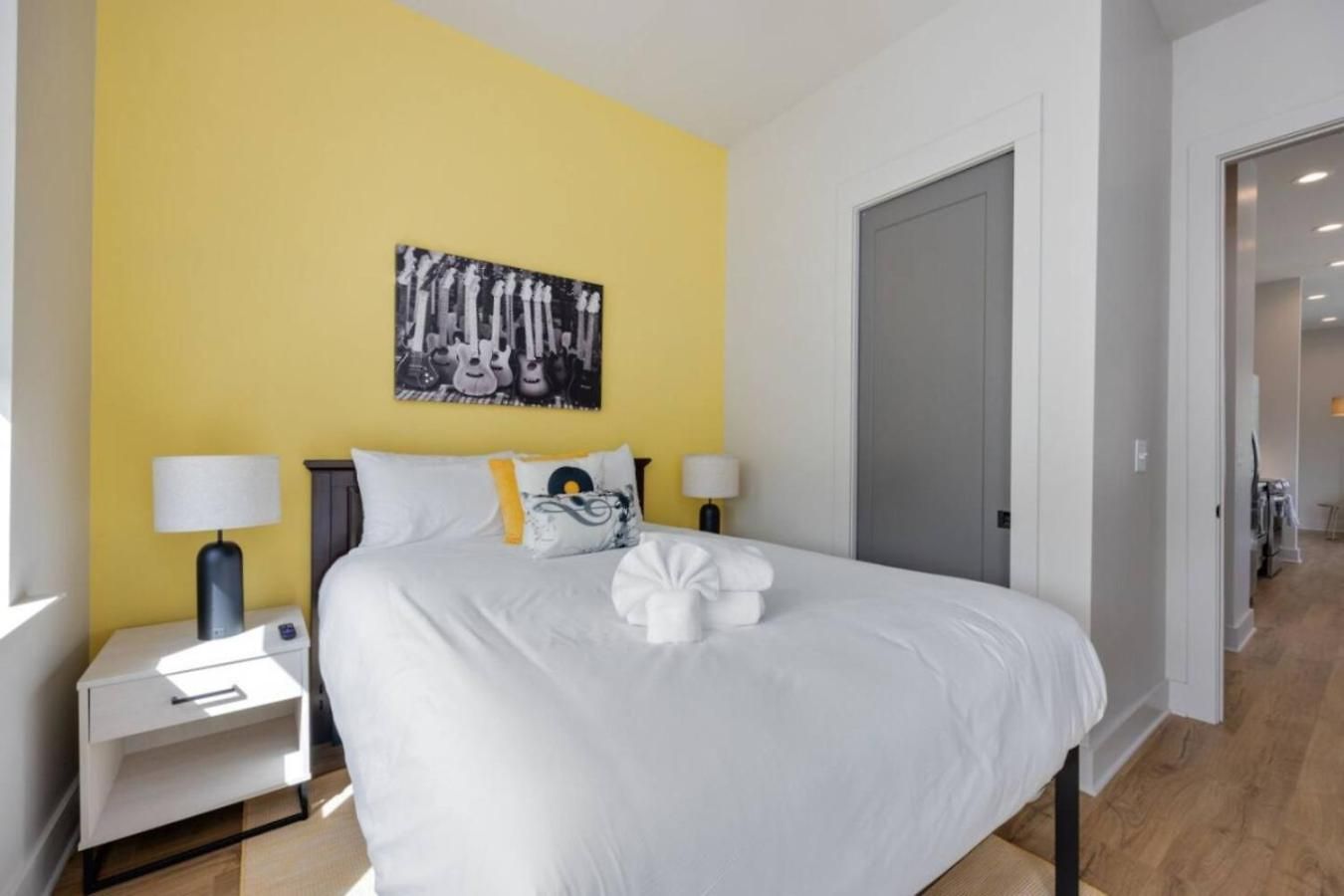 Music Four Bedrooms Four Bathrooms Stunning Rooftop Holiday home *