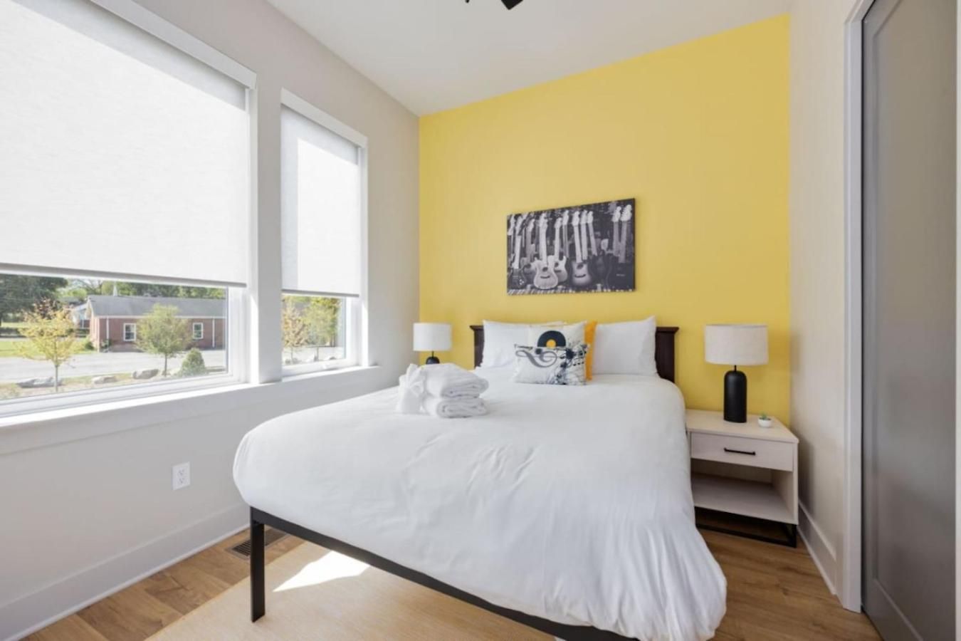 Music Four Bedrooms Four Bathrooms Stunning Rooftop