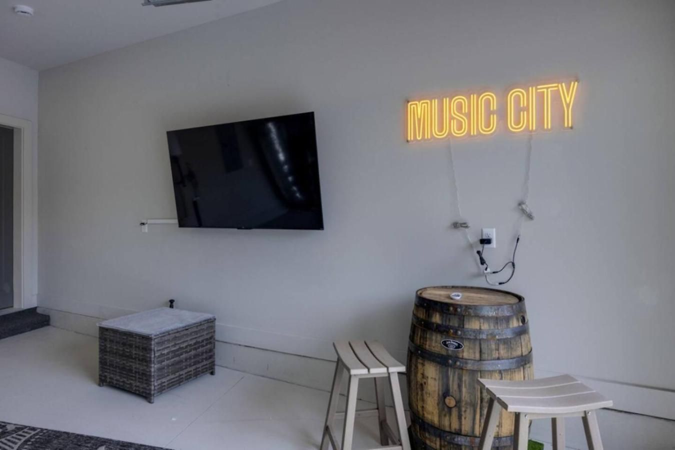Music Four Bedrooms Four Bathrooms Stunning Rooftop Holiday home