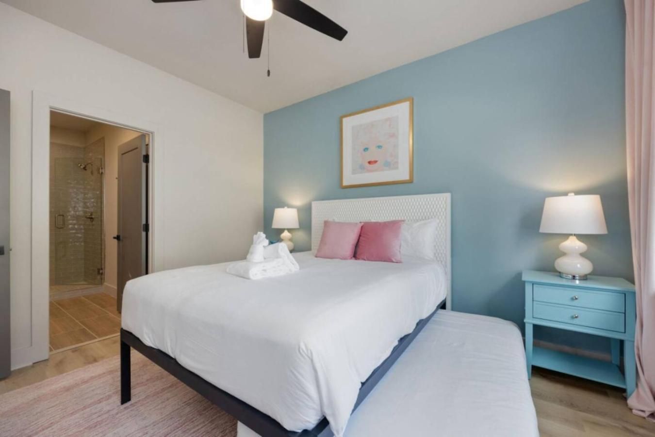 Dolly And Denim 4 Bedroom 4.5 Bath With Spacious Rooftop Holiday home Nashville