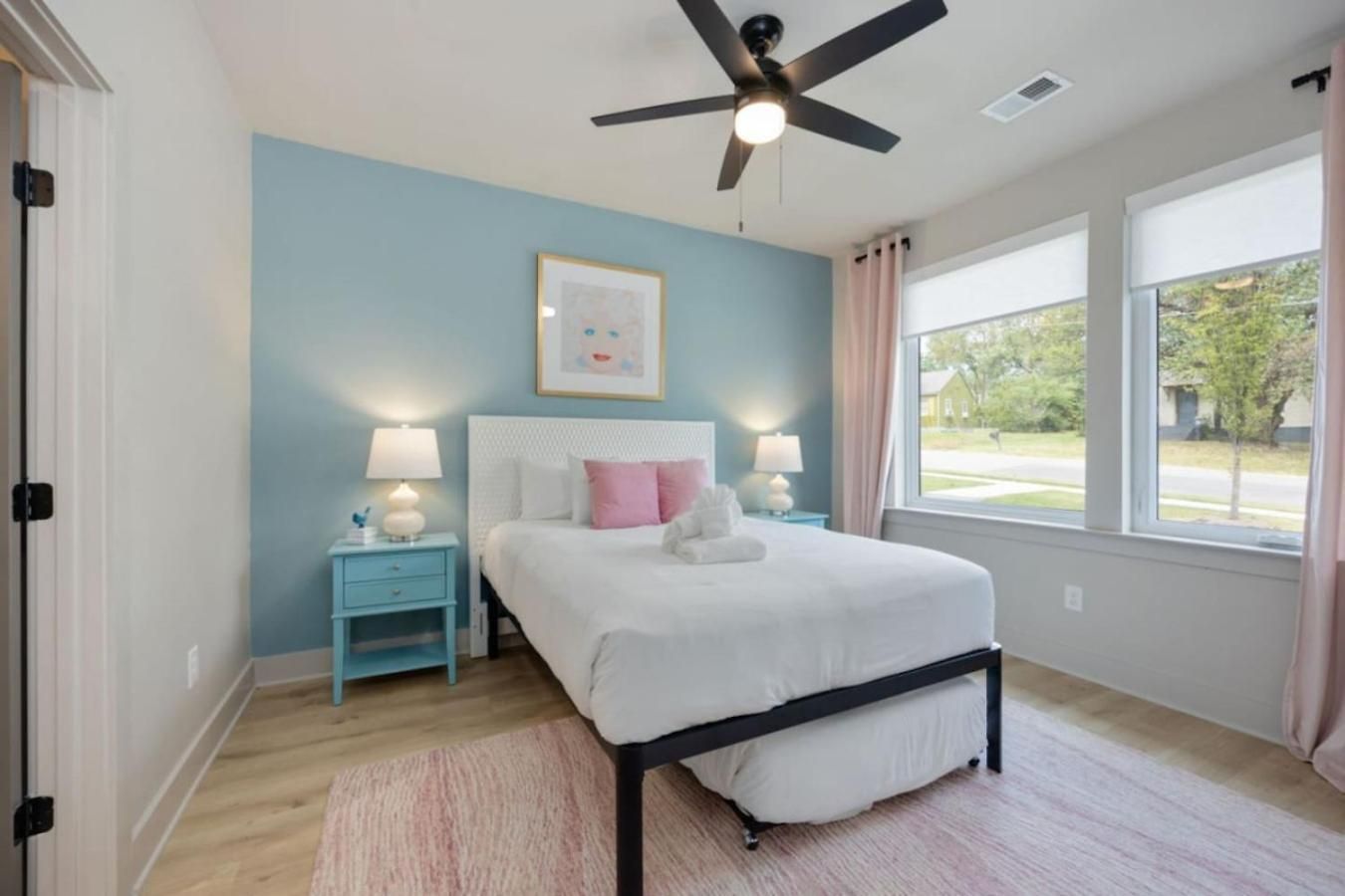 Dolly And Denim 4 Bedroom 4.5 Bath With Spacious Rooftop