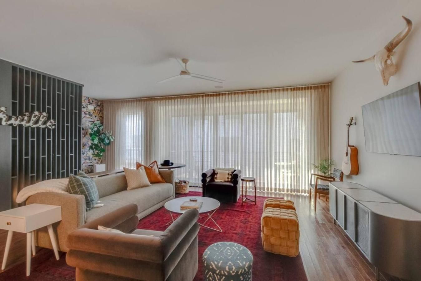 Modern 4 Bedroom 2.5 Bath Gorgeous Getaway Holiday home Nashville