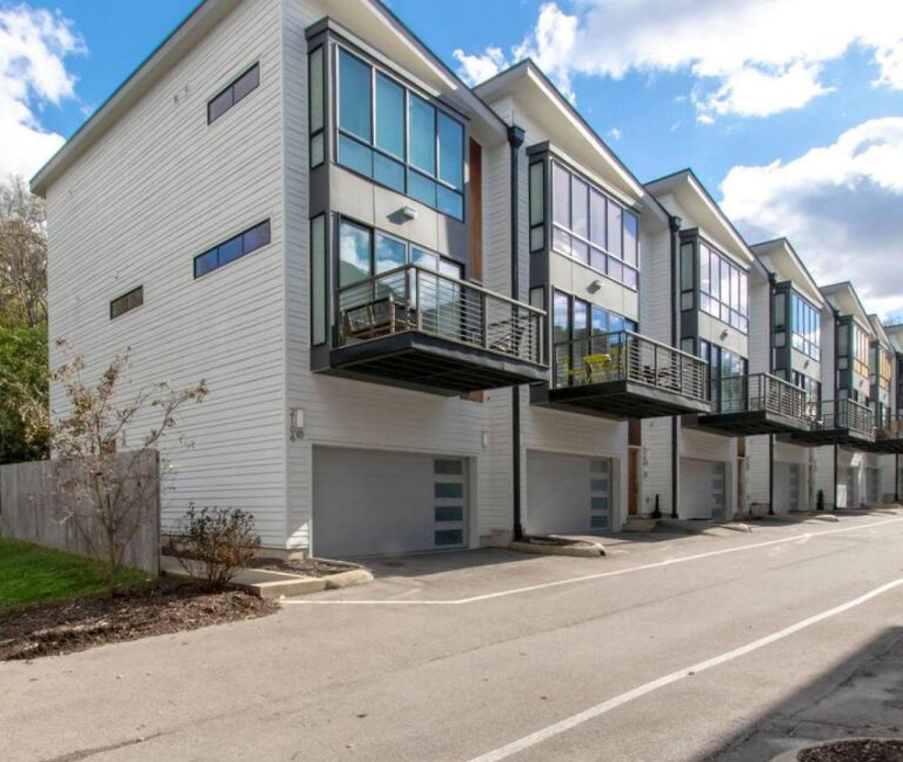 Modern 4 Bedroom 2.5 Bath Gorgeous Getaway Holiday home