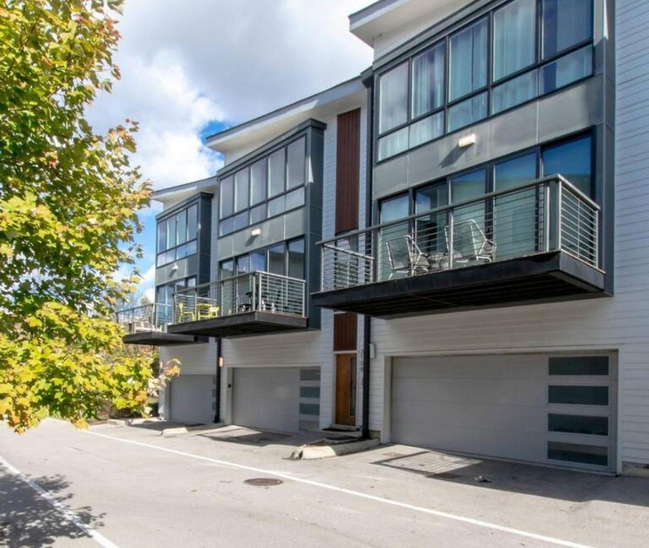 Modern 4 Bedroom 2.5 Bath Gorgeous Getaway Holiday home *