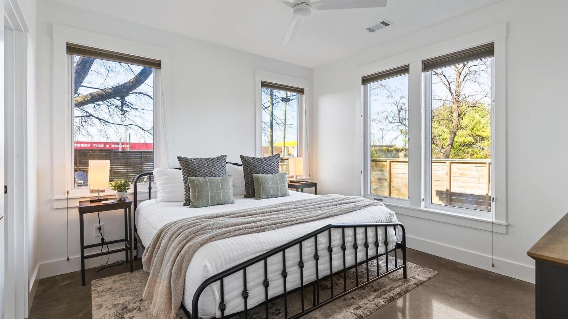 Walk To Restaurants Outdoor Patio With Grill And Fit Pit 1 Mile To Stadium And Downtown Nashville