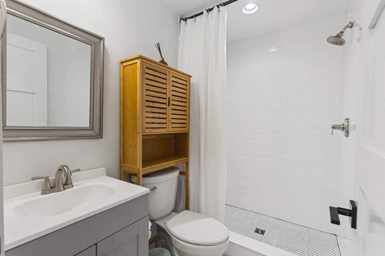 Walk To Restaurants Outdoor Patio With Grill And Fit Pit 1 Mile To Stadium And Downtown Holiday home *