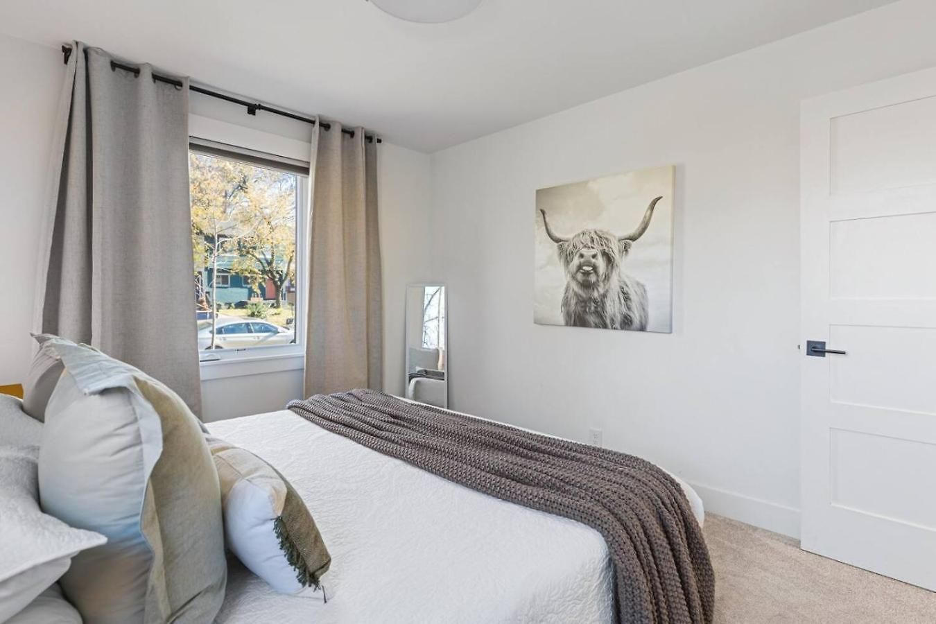 Holiday home Walk To Restaurants Outdoor Patio With Grill And Fit Pit 1 Mile To Stadium And Downtown