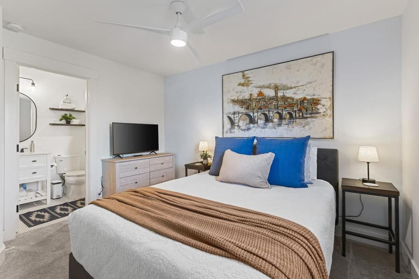 Walk To Restaurants Outdoor Patio With Grill And Fit Pit 1 Mile To Stadium And Downtown Nashville