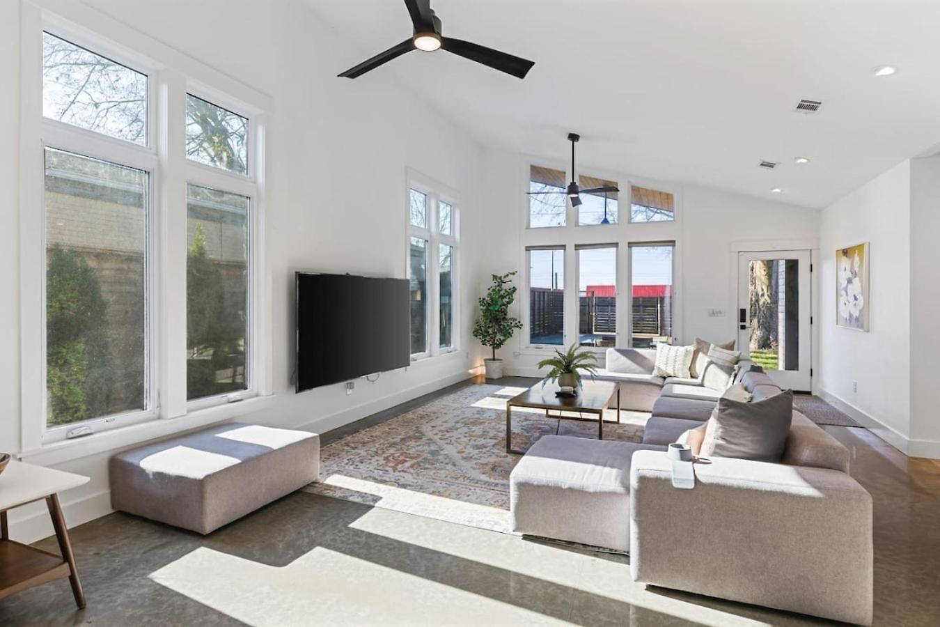 Walk To Restaurants Outdoor Patio With Grill And Fit Pit 1 Mile To Stadium And Downtown Nashville