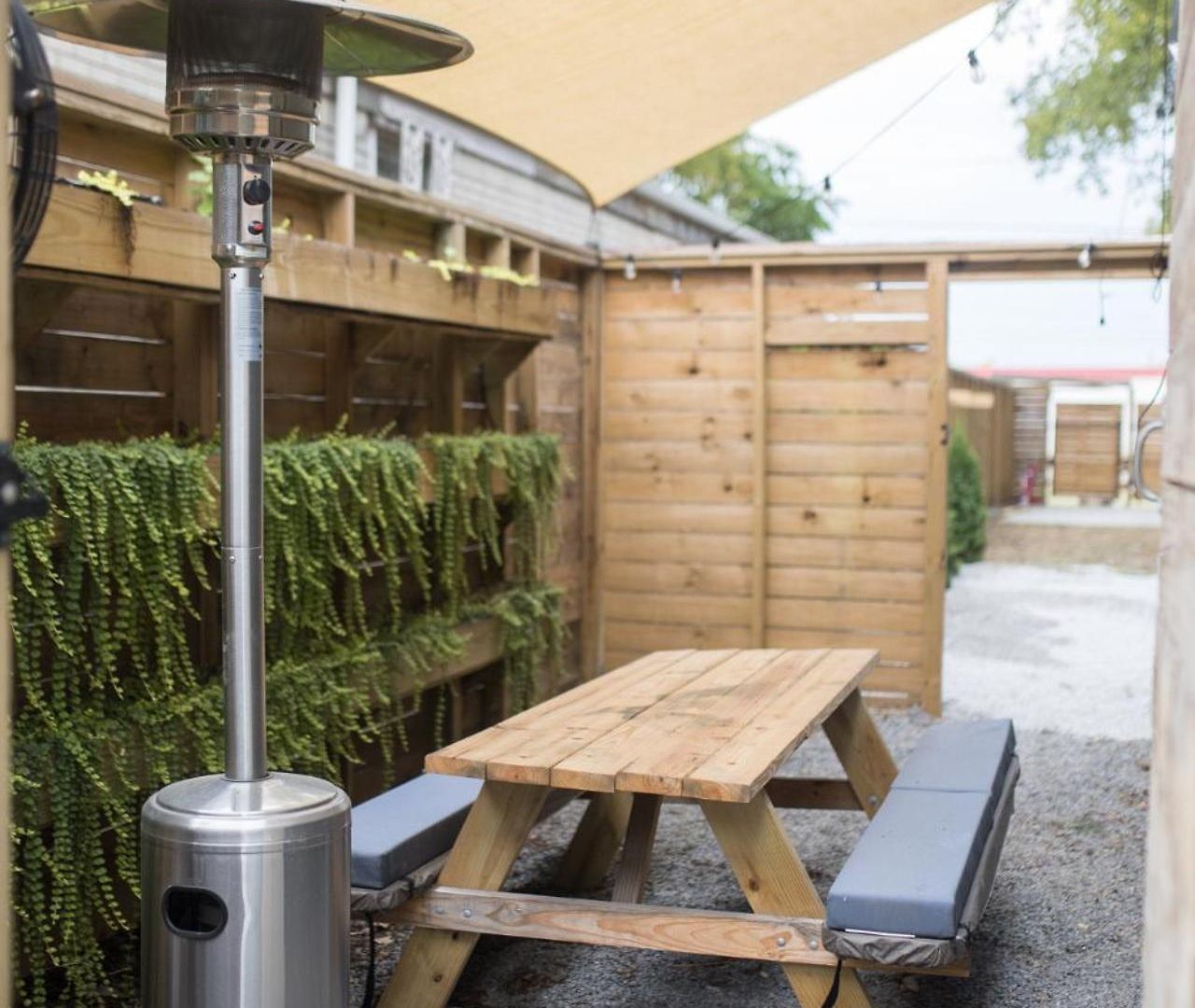 Holiday home Walk To Restaurants Outdoor Patio With Grill And Fit Pit 1 Mile To Stadium And Downtown Nashville