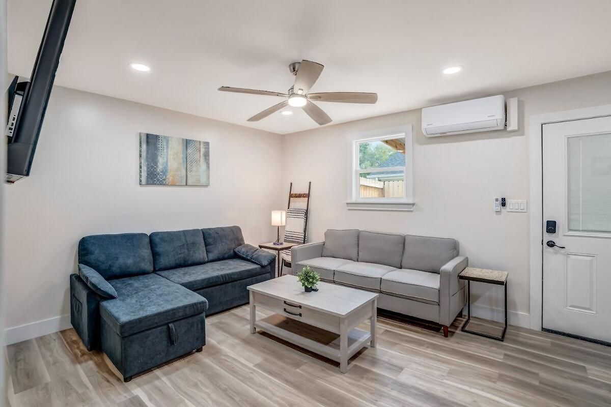Adorable, Cozy, Private 1bed1bath, Fenced Yard, Sunroom, Deck Holiday home *
