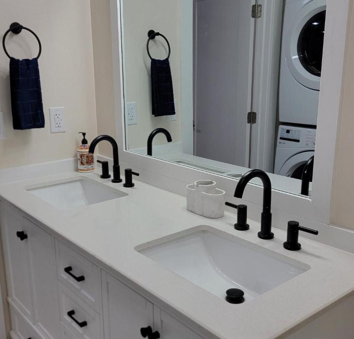 Holiday home Adorable, Cozy, Private 1bed1bath, Fenced Yard, Sunroom, Deck *