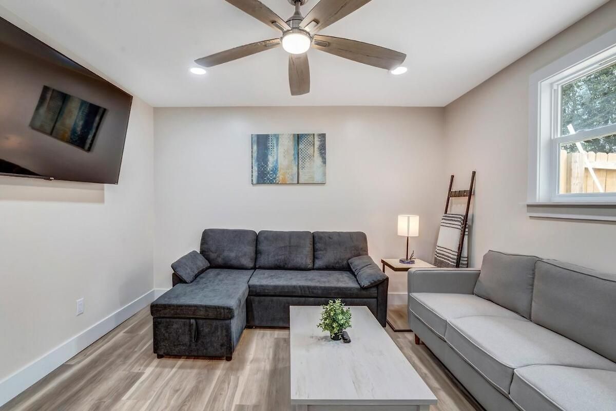 Adorable, Cozy, Private 1bed1bath, Fenced Yard, Sunroom, Deck Holiday home Nashville
